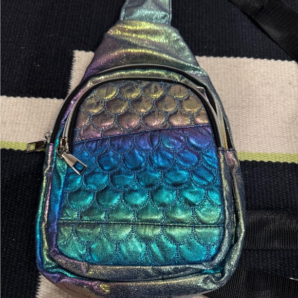 Odiva Iridescent Quilted Crossbody Bag - Picture 2 of 4